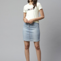 Women Embroidery Basic T-shirt  yellow